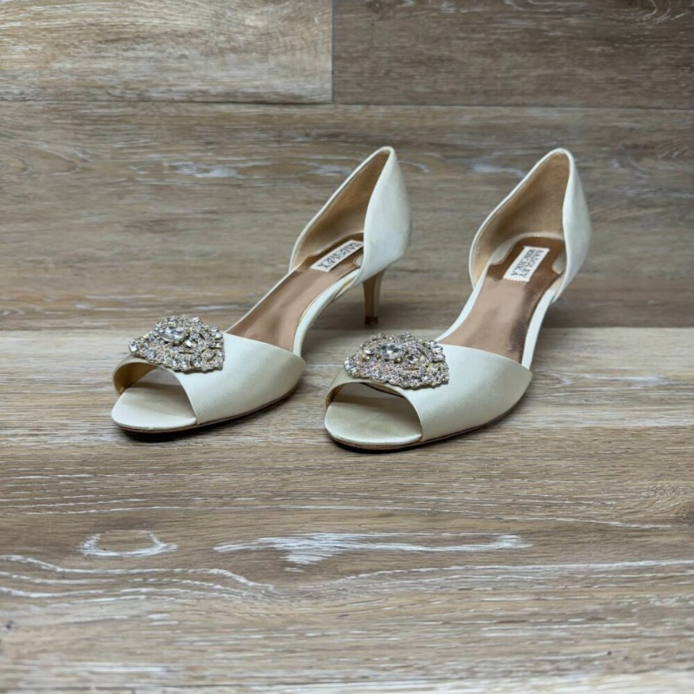 Badgley Mischka Cream Satin D'orsay Heels Women's Size 9